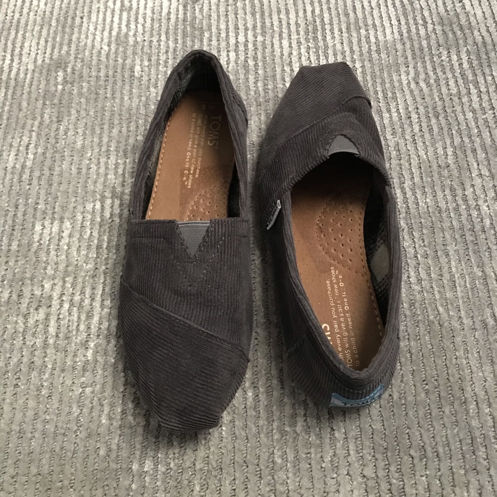 TOMS Women’s Corduroy Slip-Ons in Grey, Size 6W